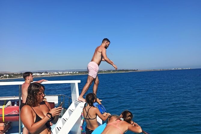 90-Minutes Glass Bottom Trip With Quick Dip - Key points at a glance