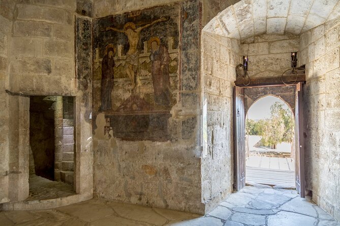 Ancient Kourion, Kolossi Castle, Omodos & Winery Tour from Paphos - Practical clothing and comfort advice