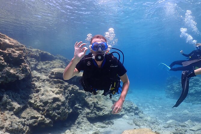 Introductory diving in small groups - Green Bay makes a sensible first sea session