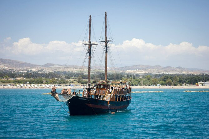 Jolly Roger | Pirates Adventure Cruise - A pirate show that keeps children moving