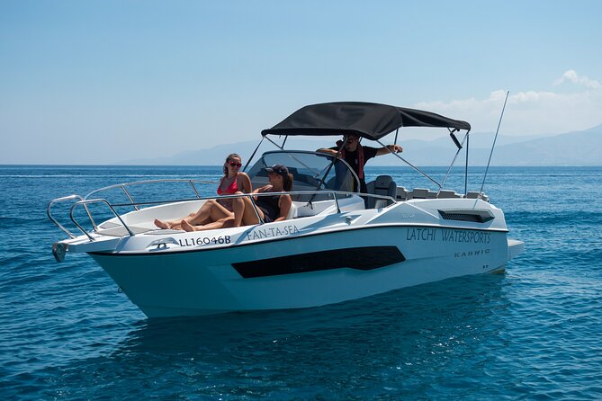 Karnic SL702 boat with driver, WC,Cabin, BT music and shower - Key things to know before you book