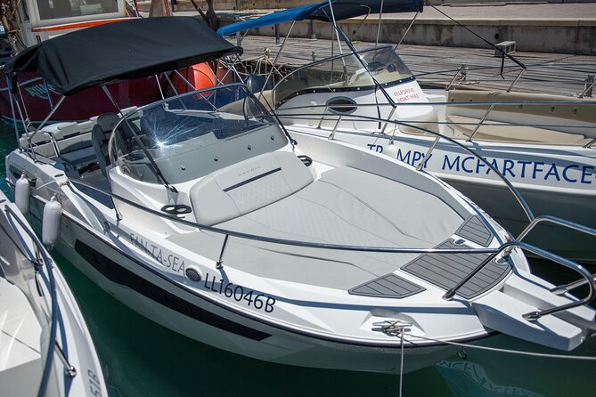 Karnic SL702 boat with driver, WC,Cabin, BT music and shower - Cruising the Akamas coastline from the sea