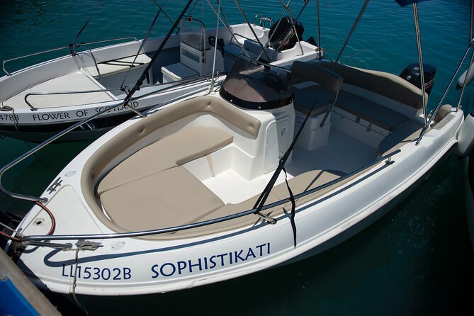 Luxury Eden 18 Private Self-drive boat hire to Blue Lagoon & more - What driving the Eden 18 feels like