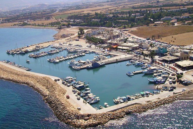 Luxury Private Motor Yacht Jeanneau NC33 to Blue Lagoon & more... - The Jeanneau NC33 makes the boat part of the experience
