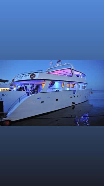 Protaras: 80s and 90s Sunset Cruise with Cypriot Dinner & DJ