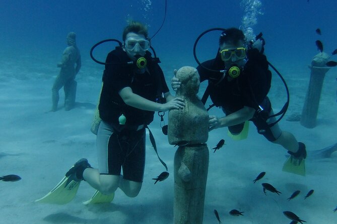 SCUBA DIVING first time experience - The instructors: Claire and Ivi