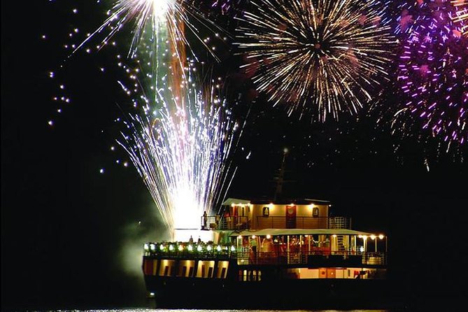 Wave Dancer Fireworks Night Cruise - Live music, dancing, and a proper stage program