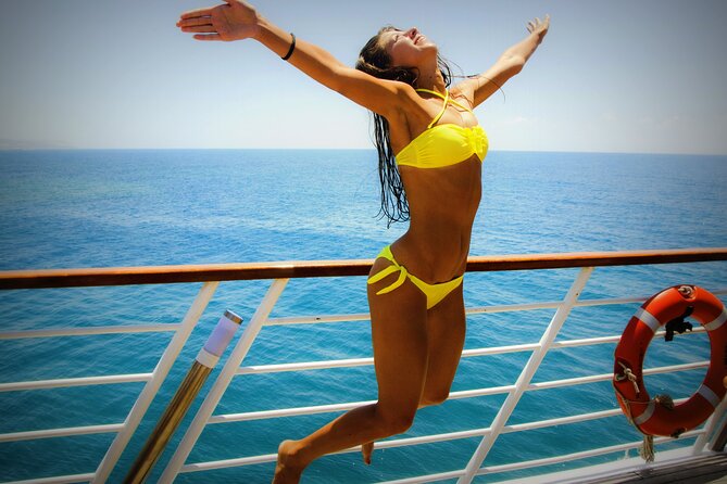 Wave Dancer Sunshine Full Day Cruise - All Inclusive - Is the Wave Dancer suitable for children and older adults?