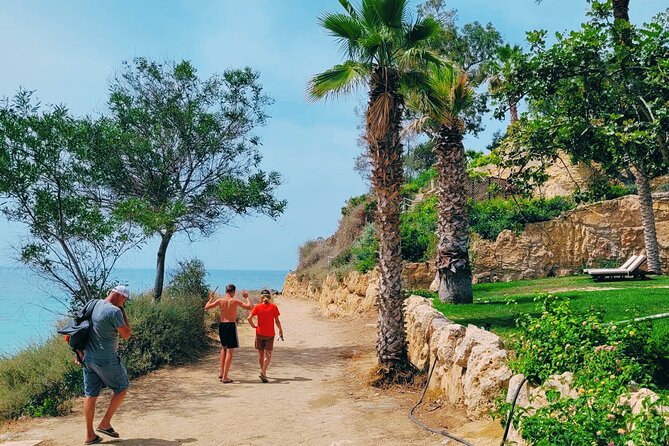 XploreMe! - Coral Bay Scavenger Hunt Outdoor Activity - The levels, clues, and backup help